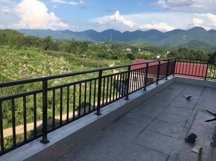 热镀锌护栏使用实拍