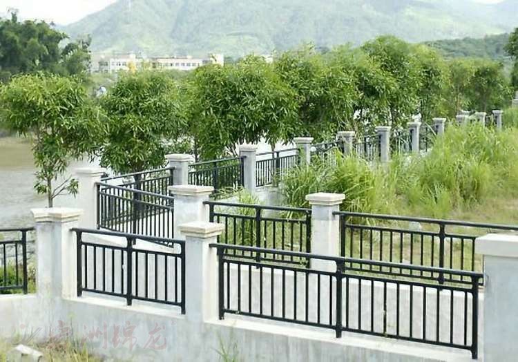 户外采用的热镀锌护栏